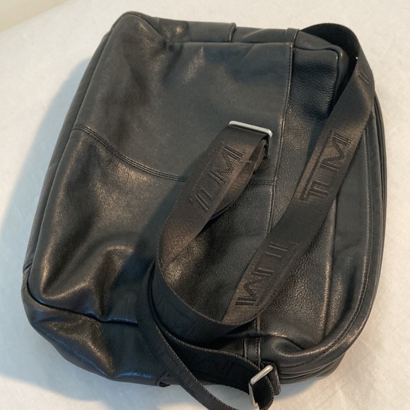 Tumi leather messenger tech lots of pockets - Picture 16 of 16